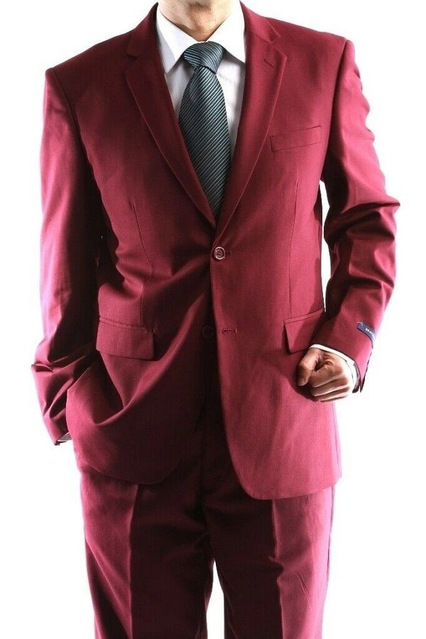 Elegantes burgunderfarbenes Herren-Anzug Set mit flacher Front – Stil trifft auf Perfektion.